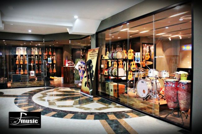 ร้านกีต้าร์ M Cube Music Store