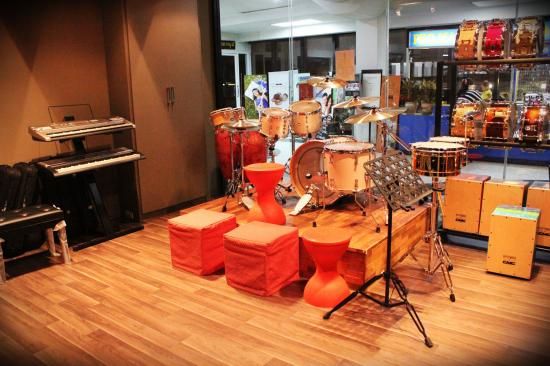 ร้านกีต้าร์ M Cube Music Store