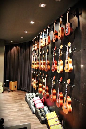 ร้านกีต้าร์ M Cube Music Store