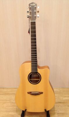 กีต้าร์ Veelah V1 DC